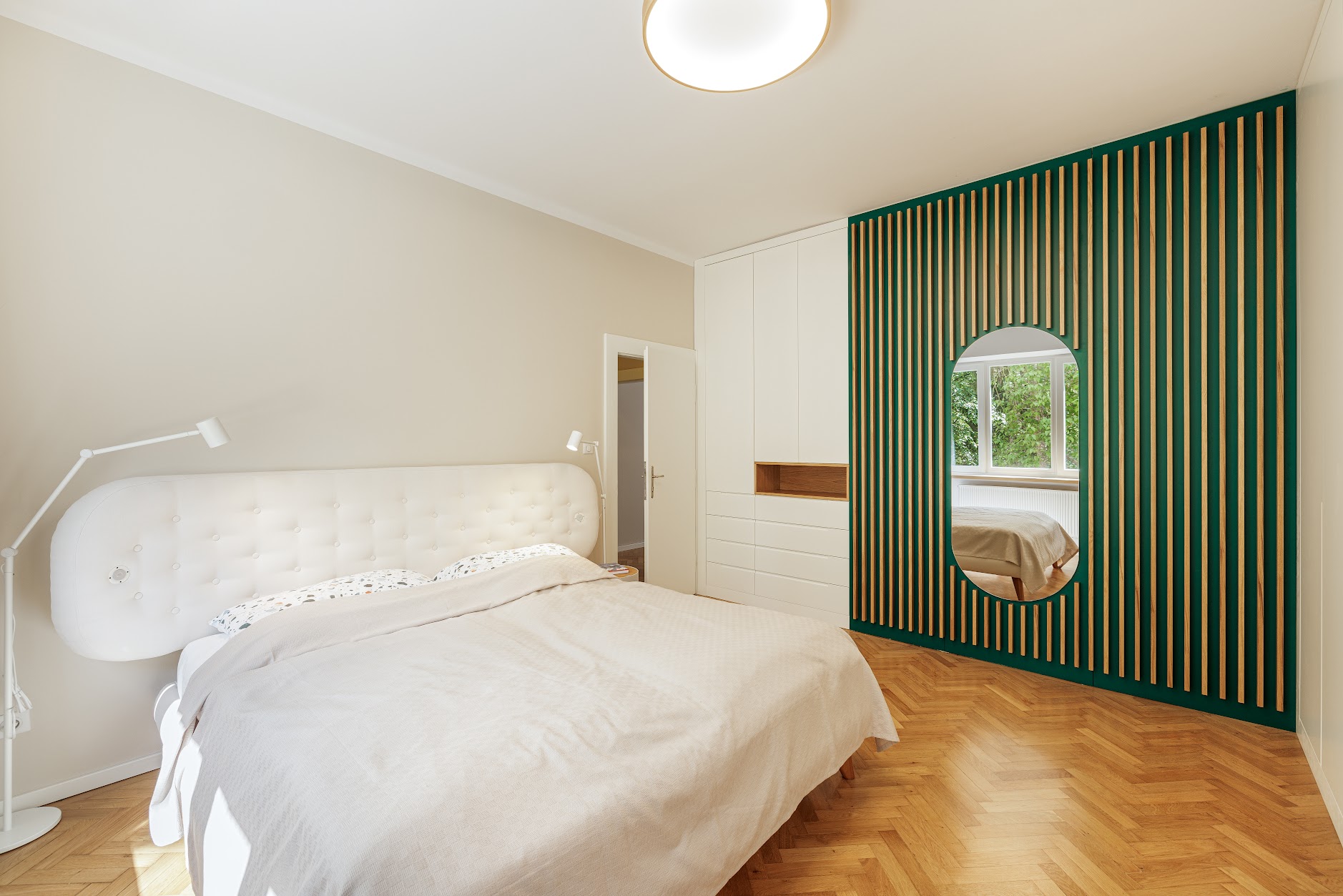 moderná dizajnová spalna čisto zariadená moderný štýl od špičkového dizajnera